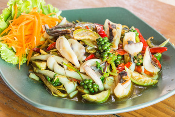 Grilled squid with lemon and vegetables