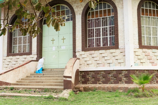 Praying at the church.s closed gate. Kombolcha-Ethiopia. 0086
