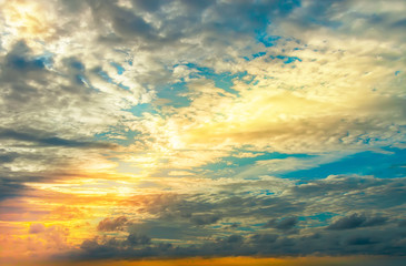 Obraz na płótnie Canvas Beautiful sunset, light majestic clouds