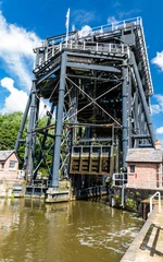 Papier Peint photo Lavable Canal Anderton Boat Lift, canal escalator