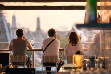 Naklejka premium Travelers enjoying take look at view sunset time.