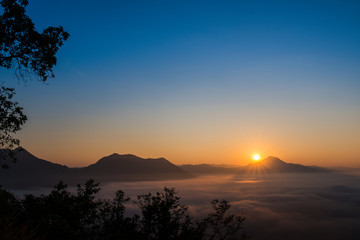 sunlight and fog at phu thok