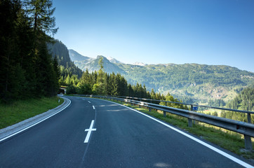 Fototapeta premium Route in mountains