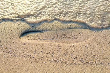 Fototapeta na wymiar Footprint in the sand at Maldives with water