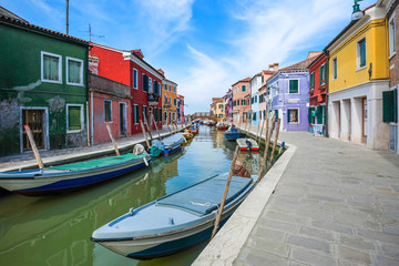 Fototapeta na wymiar Colorful houses on the famous island Burano, Venice, Italy.