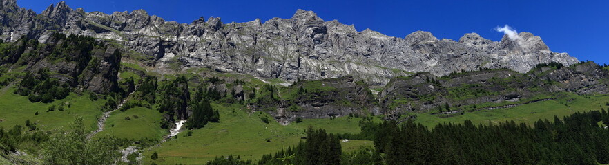 Fototapeta na wymiar Panorama Klausenpass