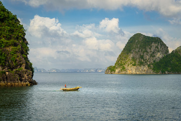 Fototapeta na wymiar Fisherman on Ha Long Bay, Vietnam