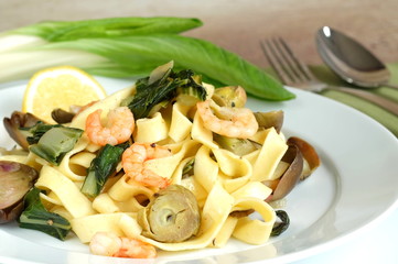 Pasta mit Garnelen Mangold und Artischocken