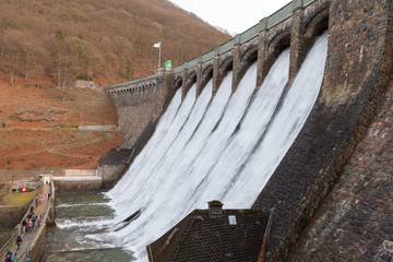 Überlauf der Diemel-Talsperre bei Marsberg