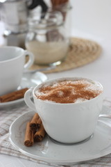 Tazza di caffè alla cannella