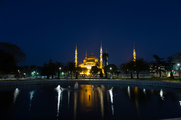 Naklejka premium Sultan Ahmed Mosque with reflection in water at night, Istanbul