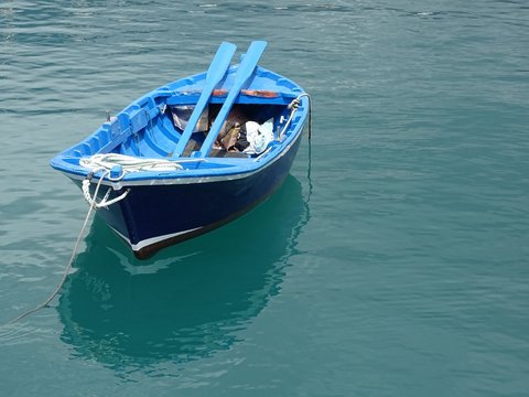 row boat in the lake