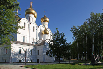 Fototapeta na wymiar Yaroslav , cathédrale de la Dormition
