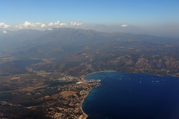 Fototapeta na wymiar Vue aérienne de la baie de Saint Florent