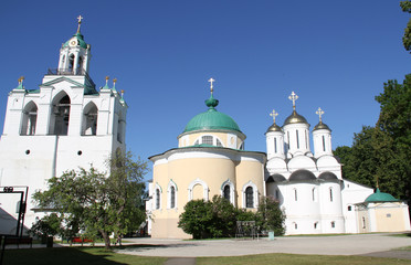 Fototapeta na wymiar Yaroslavl, église du prophète , cathédrale de l'épiphanie ,église st Théodore