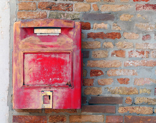 red mailbox where to mail letters and postcards