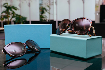 Modern fashion sun glasses