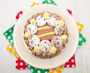 Meringue cake with cream