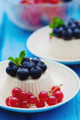 Vanilla panna cotta with fresh berries