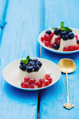 Vanilla panna cotta with fresh berries