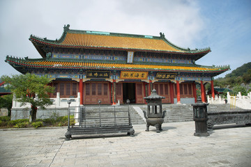 Fototapeta premium Entrance of buddhist temple in Tianmen mountain national park