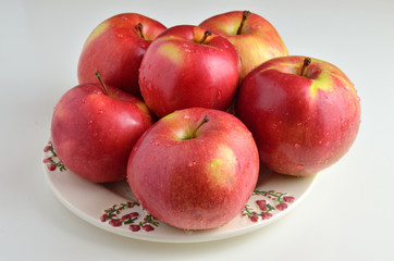 Fototapeta na wymiar Red Apples on Plate