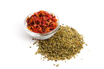 Rote und grüne Paprikaflocken