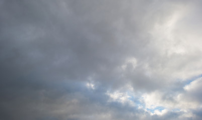 Obraz premium Clouds in a blue sky in winter