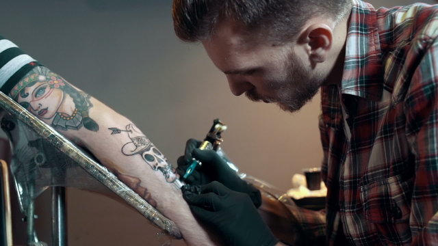 Tattoo artist make tattoo, dolly shot