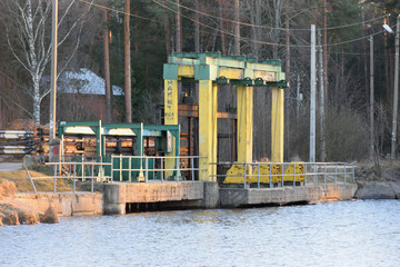 Fototapeta na wymiar The hydroelectric dam on the river Oredezh