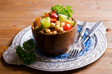 Salad with chickpeas and vegetables