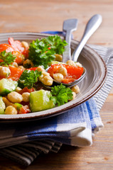 Salad with chickpeas and vegetables