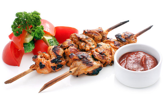 Skewers of chicken with vegetables