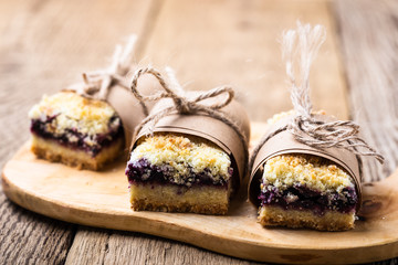 Blueberries crumble bars