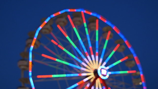 4K Defocused Ferris Wheel Spinning at Twilight 1