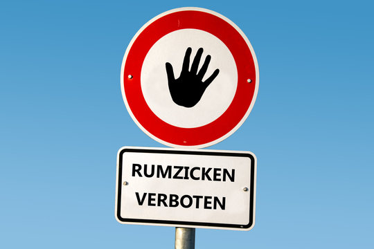 Schild 51 - Rumzicken verboten