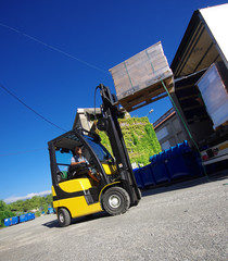 transport logistique - chargement de camion