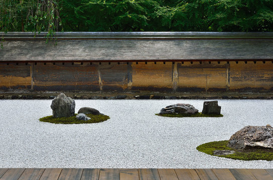 Fototapeta rock garden of Ryouanji temple in summer, Kyoto Japan.
