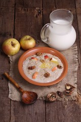 Porridge with milk, nuts and apples