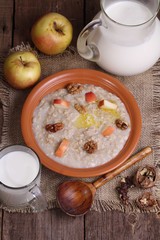 Porridge with milk, nuts and apples