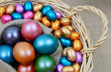 Fototapeta na wymiar Colorful egg and chocolate for Easter in basket 