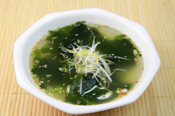 わかめスープ