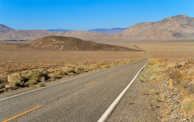 Road to Inyo National Forest Park, California