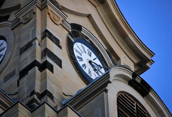 Fototapeta na wymiar Clock on the Frauenkirche, Dresden