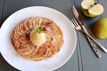 Apple tart