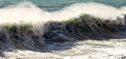 big wave breaking to five lands, liguria