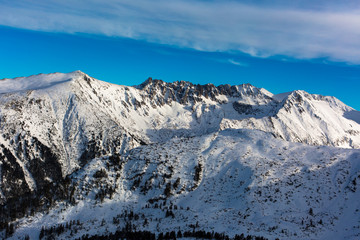 Obraz premium Mountain peaks with snow