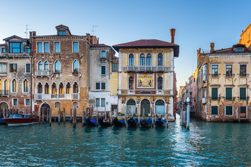 Fototapeta na wymiar Water channels the biggest tourist attractions in Italy, Venice.