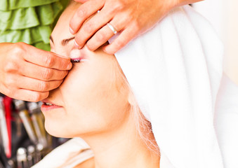 Naklejka premium Stylist makes makeup bride on the wedding day