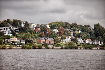 Houses and villas on Hamburg's waterfront